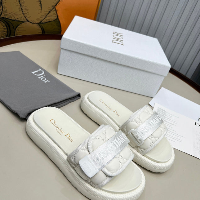 PLATFORM SLIDES 25S 50MM IN WHITE CALFSKIN AND ELECTRIC FABRIC