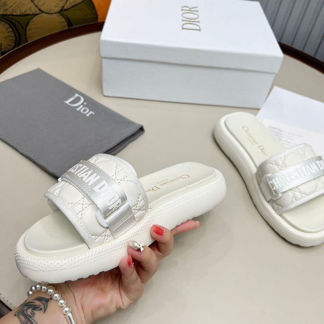 PLATFORM SLIDES 25S 50MM IN WHITE CALFSKIN AND ELECTRIC FABRIC