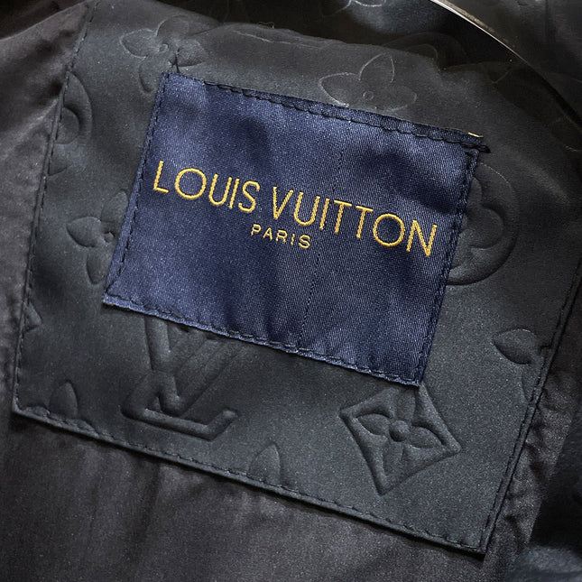 LV BLACK JACKET 239570