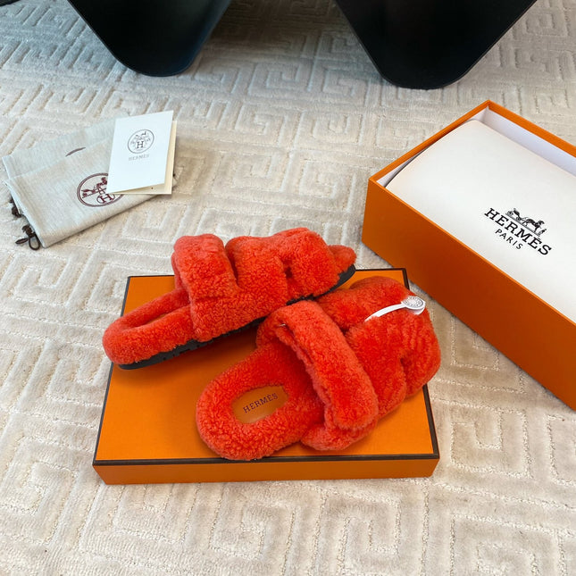 CHYPRE SANDAL IN LIGHT ORANGE SHEARLING