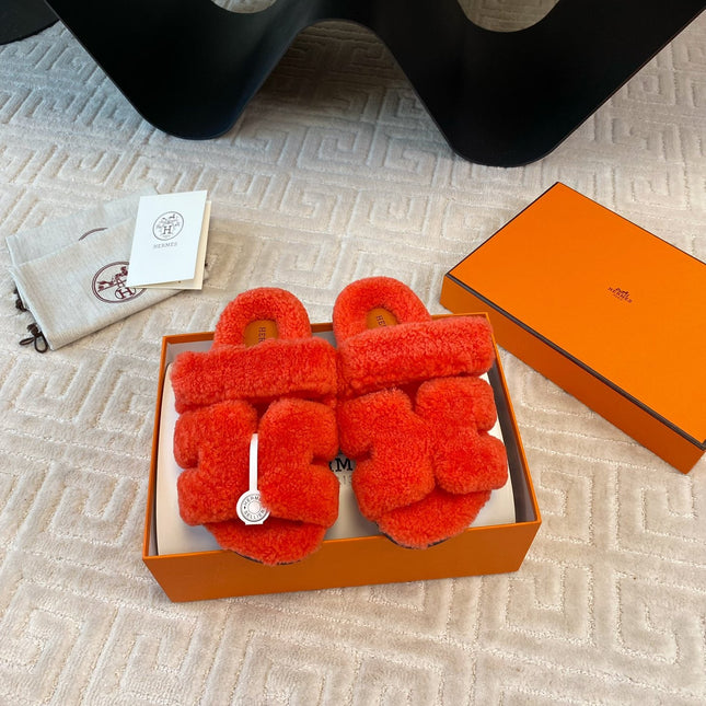 CHYPRE SANDAL IN LIGHT ORANGE SHEARLING