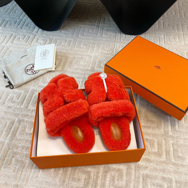 CHYPRE SANDAL IN LIGHT ORANGE SHEARLING