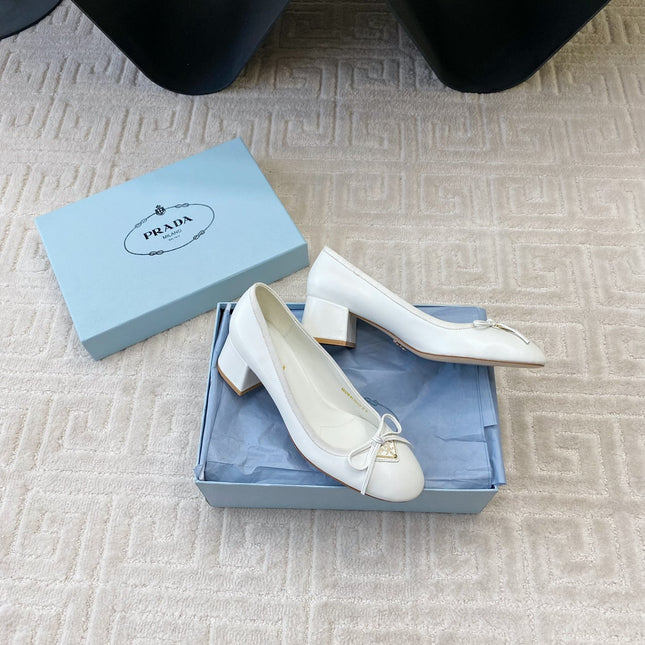 BALLERINA PUMPS WITH TRIANGLE LOGO AND BOW IN WHITE CALFSKIN