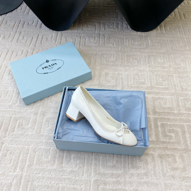 BALLERINA PUMPS WITH TRIANGLE LOGO AND BOW IN WHITE CALFSKIN