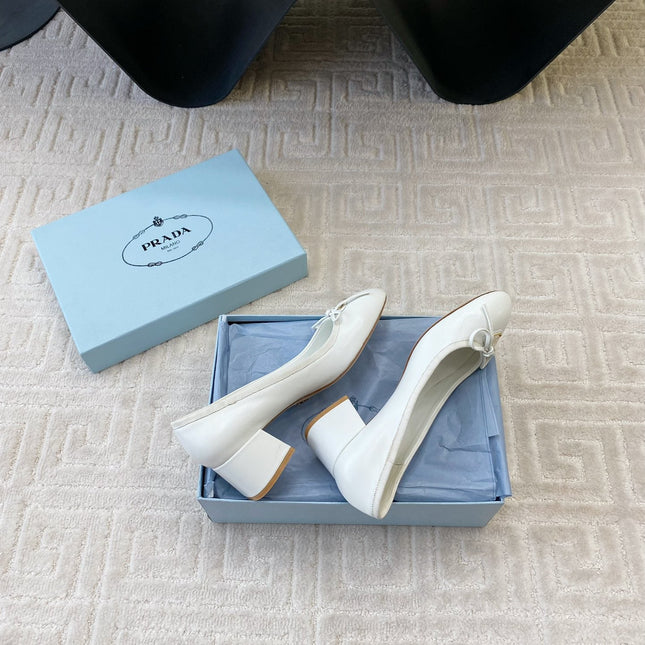 BALLERINA PUMPS WITH TRIANGLE LOGO AND BOW IN WHITE CALFSKIN