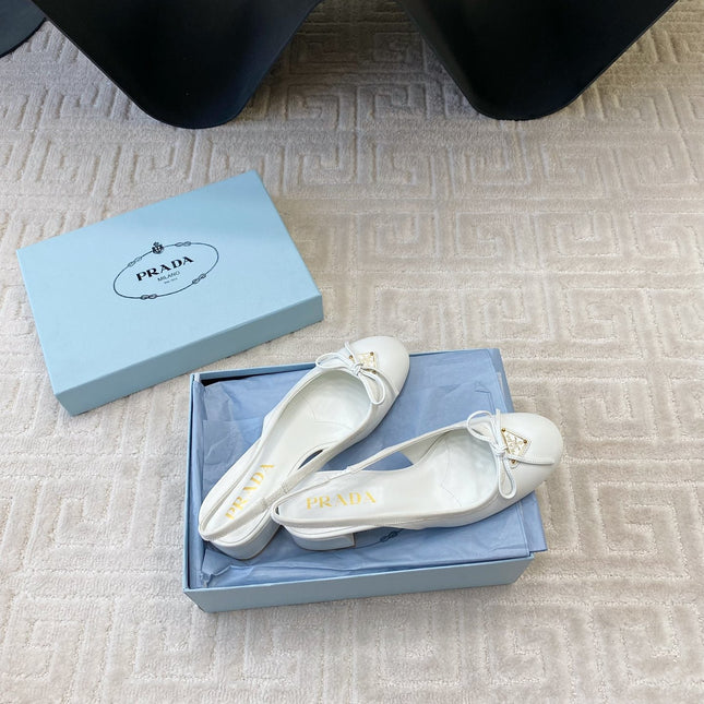 TRIANGLE LOGO SLINGBACK PUMPS WITH BOW IN WHITE CALFSKIN
