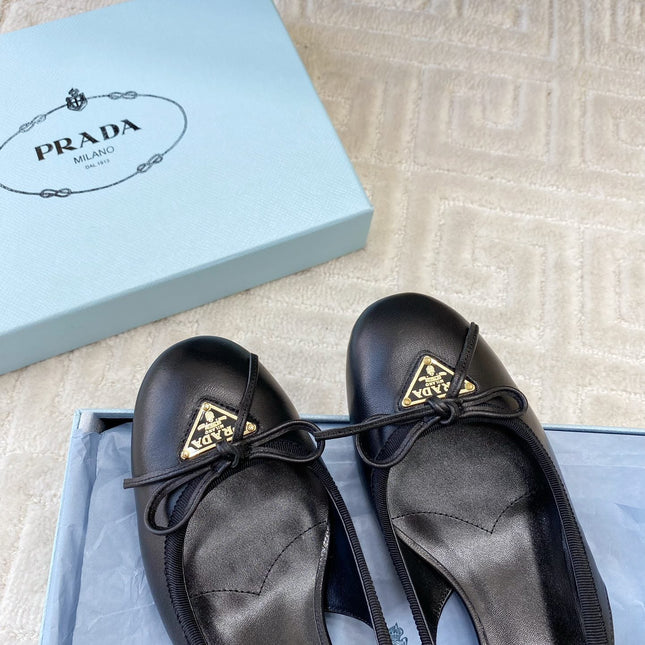 TRIANGLE LOGO SLINGBACK PUMPS WITH BOW IN BLACK CALFSKIN