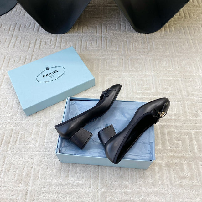 BALLERINA PUMPS WITH TRIANGLE LOGO AND BOW IN BLACK CALFSKIN