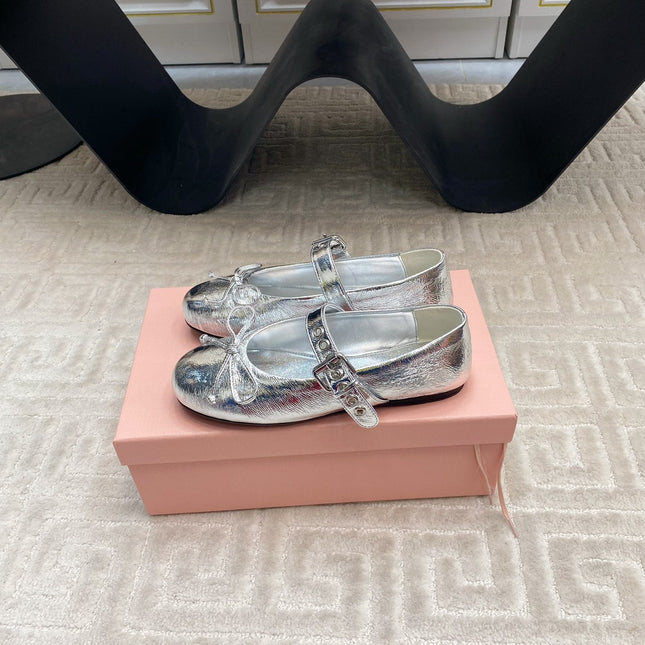 BOW MARY JANE FLAT IN SILVER LAMBSKIN