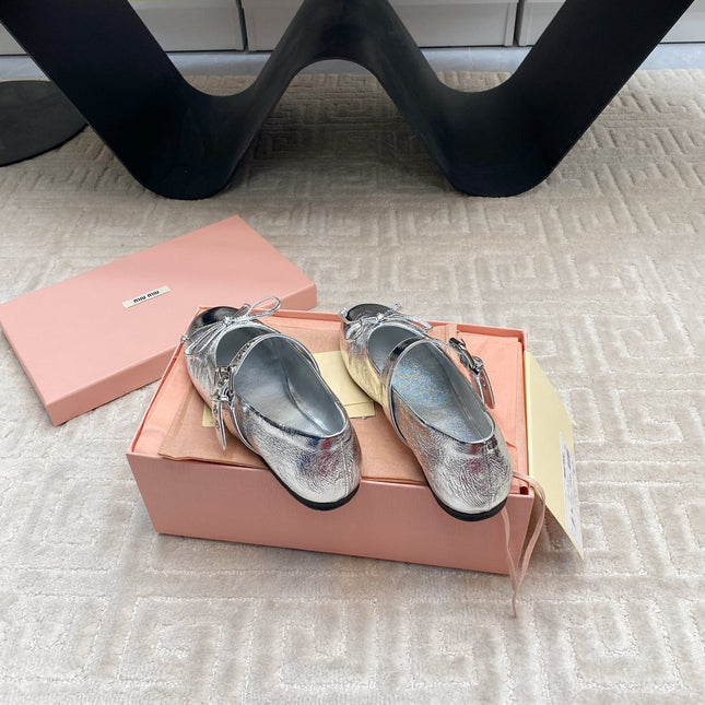 BOW MARY JANE FLAT IN SILVER LAMBSKIN