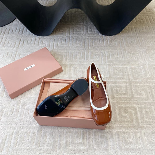 MARY JANE PUMPS IN SMOKY UMBER GLOSSY SHEEPSKIN