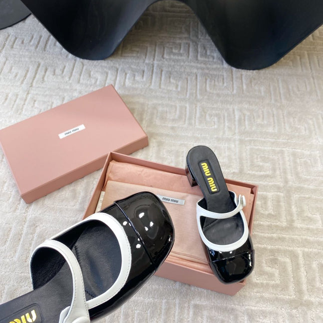 MARY JANE MULE PUMPS IN BLACK GLOSSY SHEEPSKIN