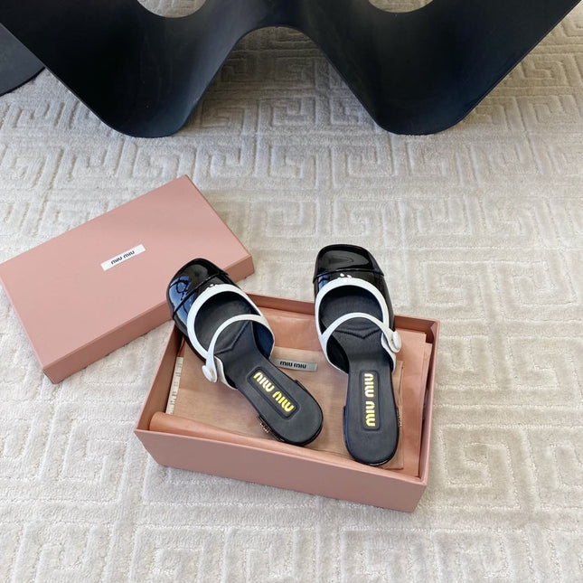 MARY JANE MULE PUMPS IN BLACK GLOSSY SHEEPSKIN