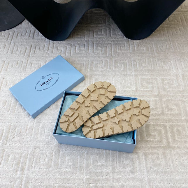 THICK-SOLED FLIP FLOPS IN ECRU BEIGE RUBBER