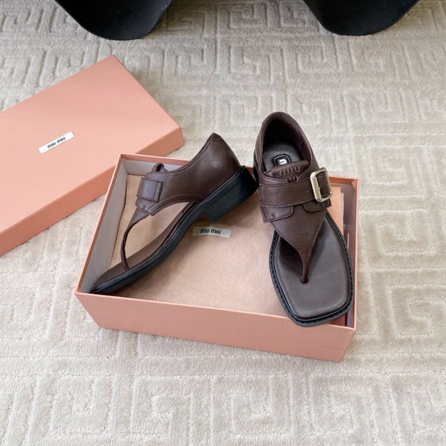 THONG SANDALS IN ESPRESSO LAMBSKIN WITH SILVER BUCKLE