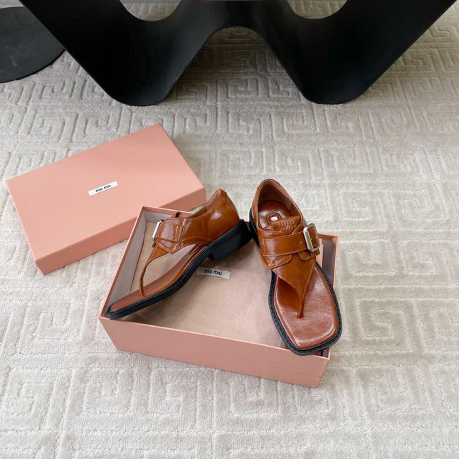 THONG SANDALS IN SIENNA BROWN SHINY LAMBSKIN WITH SILVER BUCKLE