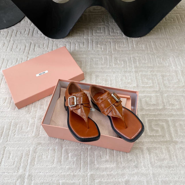 THONG SANDALS IN SIENNA BROWN SHINY LAMBSKIN WITH SILVER BUCKLE