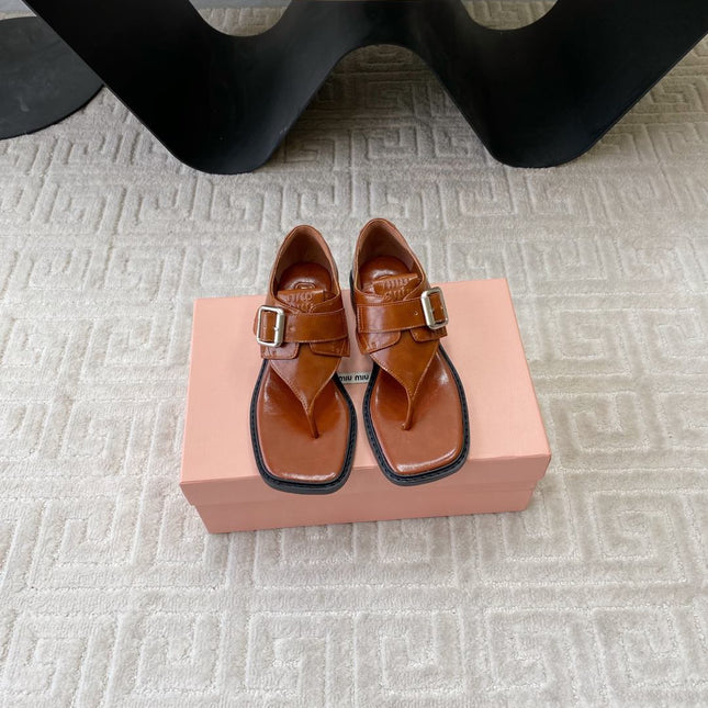 THONG SANDALS IN SIENNA BROWN SHINY LAMBSKIN WITH SILVER BUCKLE