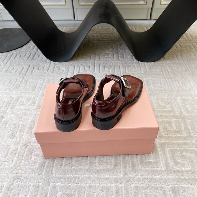 THONG SANDALS IN RED BROWN SHINY LAMBSKIN WITH SILVER BUCKLE