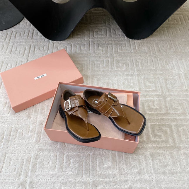 THONG SANDALS IN RUSSET BROWN SHINY LAMBSKIN WITH SILVER BUCKLE