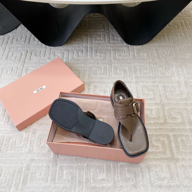 THONG SANDALS IN COFFEE BROWN LAMBSKIN WITH SILVER BUCKLE