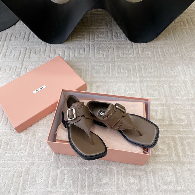 THONG SANDALS IN COFFEE BROWN LAMBSKIN WITH SILVER BUCKLE