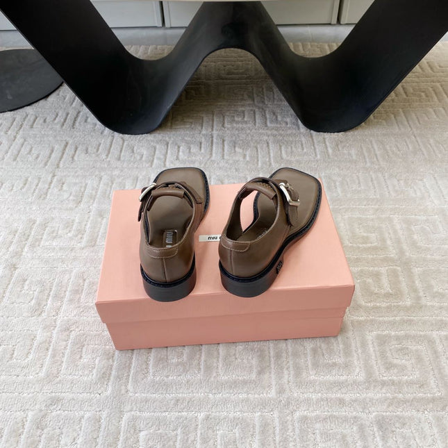 THONG SANDALS IN COFFEE BROWN LAMBSKIN WITH SILVER BUCKLE