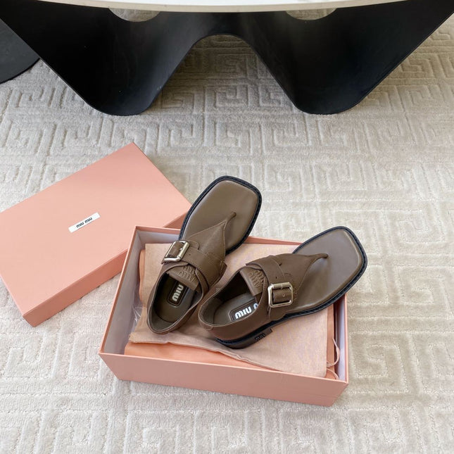 THONG SANDALS IN COFFEE BROWN LAMBSKIN WITH SILVER BUCKLE