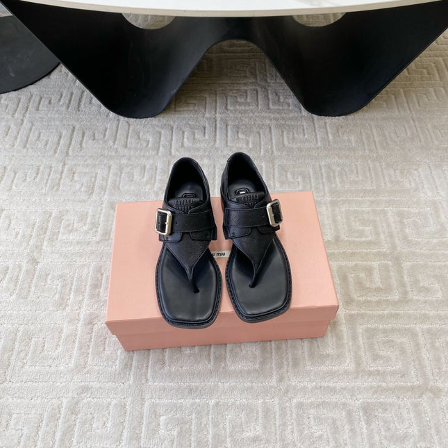 THONG SANDALS IN BLACK LAMBSKIN WITH SILVER BUCKLE