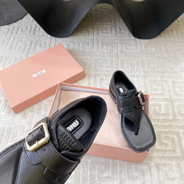 THONG SANDALS IN BLACK LAMBSKIN WITH SILVER BUCKLE