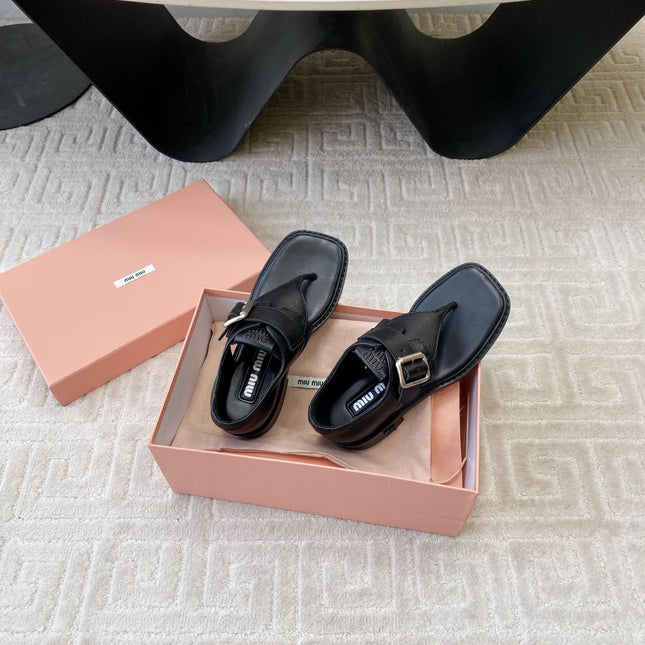 THONG SANDALS IN BLACK LAMBSKIN WITH SILVER BUCKLE