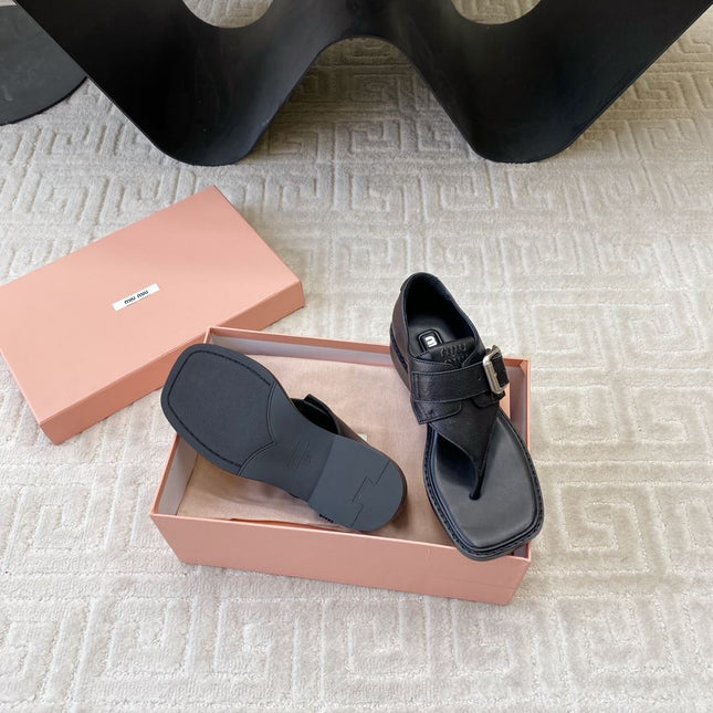 THONG SANDALS IN BLACK LAMBSKIN WITH SILVER BUCKLE