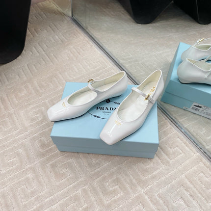 MARY JANE FLATS SQUARE TOE IN WHITE PATENT SHEEPSKIN