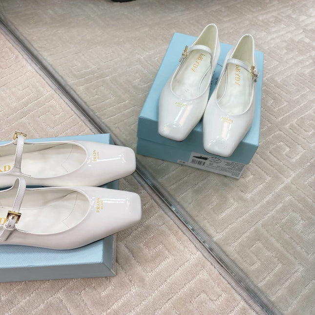 MARY JANE FLATS SQUARE TOE IN WHITE PATENT SHEEPSKIN