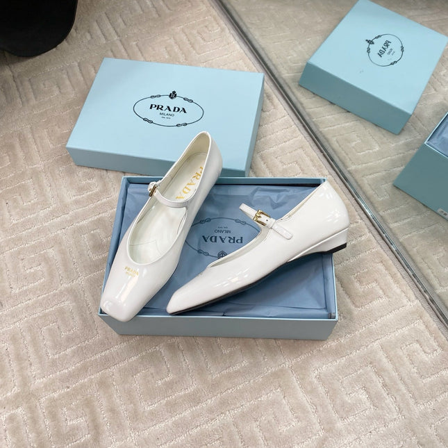 MARY JANE FLATS SQUARE TOE IN WHITE PATENT SHEEPSKIN