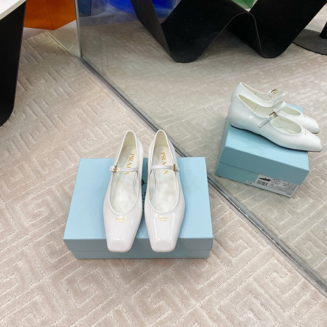 MARY JANE FLATS SQUARE TOE IN WHITE PATENT SHEEPSKIN