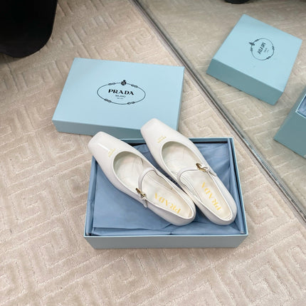 MARY JANE FLATS SQUARE TOE IN WHITE PATENT SHEEPSKIN