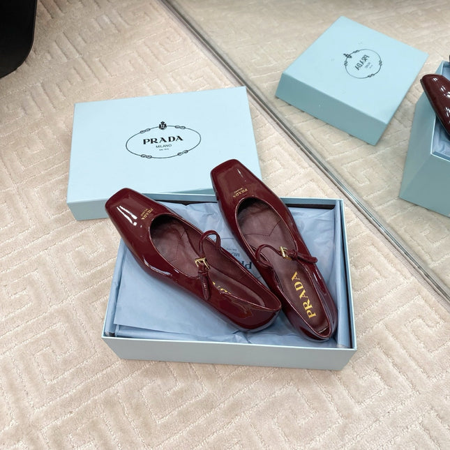 MARY JANE FLATS SQUARE TOE IN BURGUNDY RED PATENT SHEEPSKIN