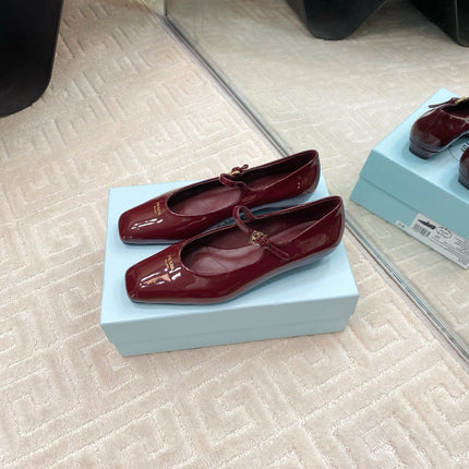 MARY JANE FLATS SQUARE TOE IN BURGUNDY RED PATENT SHEEPSKIN