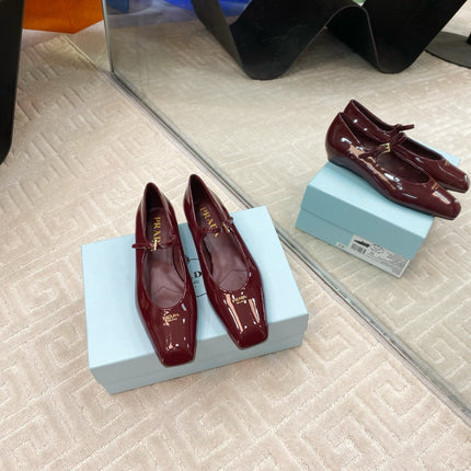 MARY JANE FLATS SQUARE TOE IN BURGUNDY RED PATENT SHEEPSKIN