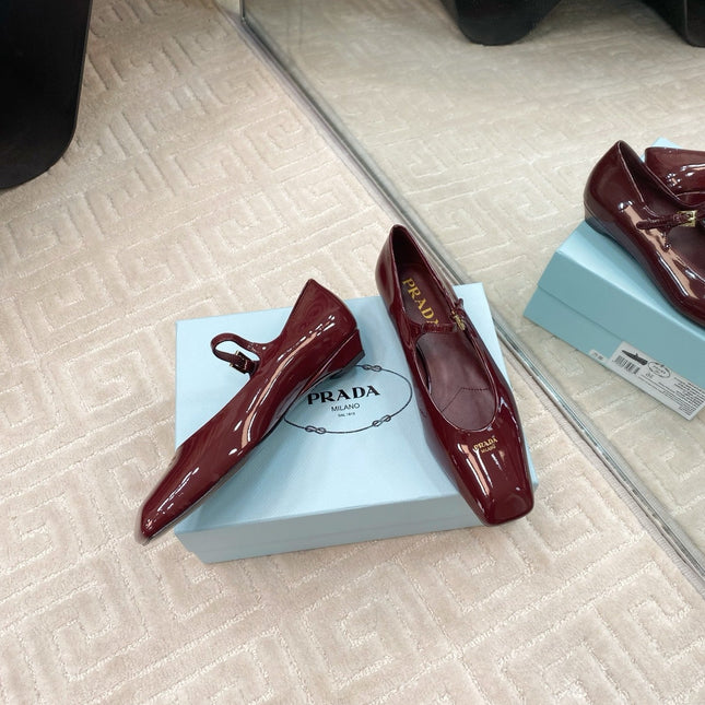MARY JANE FLATS SQUARE TOE IN BURGUNDY RED PATENT SHEEPSKIN