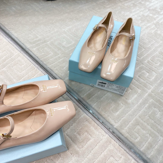 MARY JANE FLATS SQUARE TOE IN BEIGE PATENT SHEEPSKIN