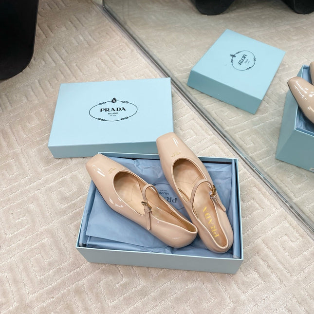 MARY JANE FLATS SQUARE TOE IN BEIGE PATENT SHEEPSKIN