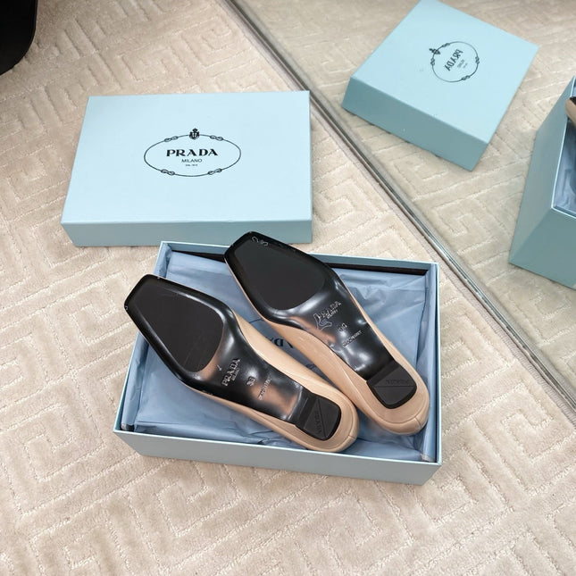 MARY JANE FLATS SQUARE TOE IN BEIGE PATENT SHEEPSKIN