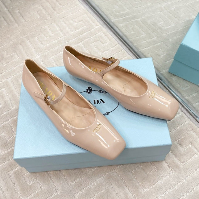 MARY JANE FLATS SQUARE TOE IN BEIGE PATENT SHEEPSKIN