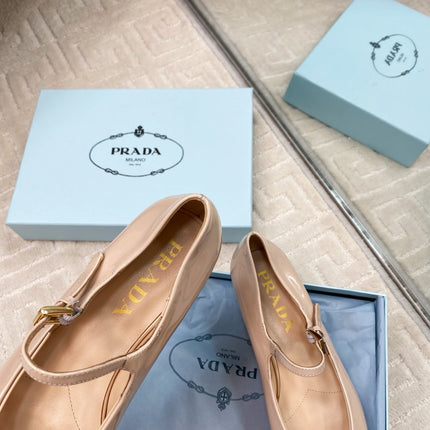 MARY JANE FLATS SQUARE TOE IN BEIGE PATENT SHEEPSKIN