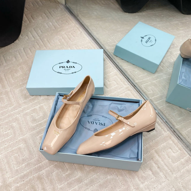 MARY JANE FLATS SQUARE TOE IN BEIGE PATENT SHEEPSKIN