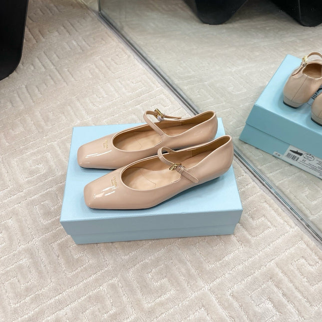 MARY JANE FLATS SQUARE TOE IN BEIGE PATENT SHEEPSKIN