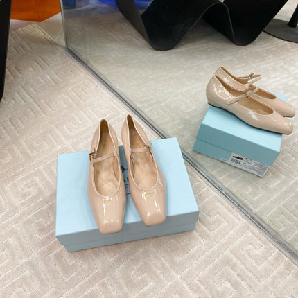 MARY JANE FLATS SQUARE TOE IN BEIGE PATENT SHEEPSKIN