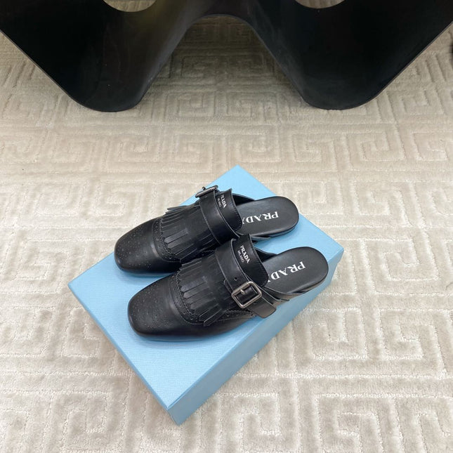TASSEL MULES IN BLACK LAMBSKIN